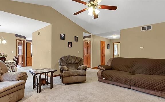 3rd image of 1571 Maplewood Ct