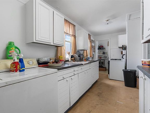 3rd image of 148 Seymour St