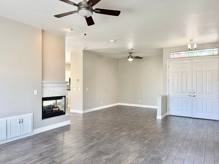 2752 Glen Port St — Photo 18