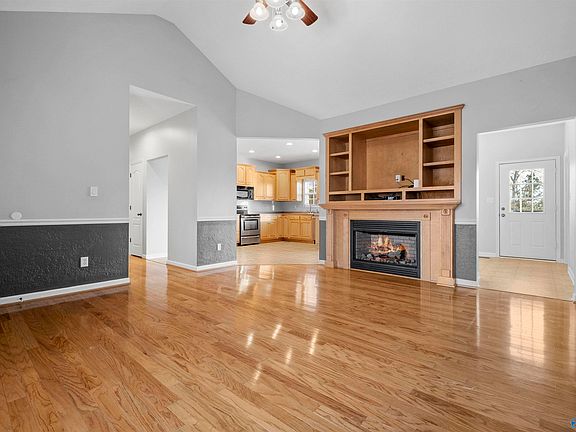 5th image of 2149 Leota Rd