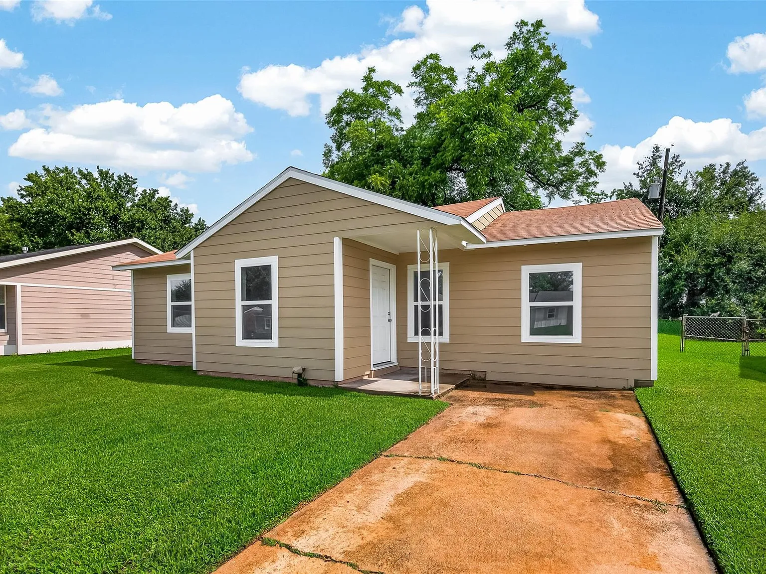 3 bed, 1.5 bath, 1017 sqft, $1,800 — Photo 4