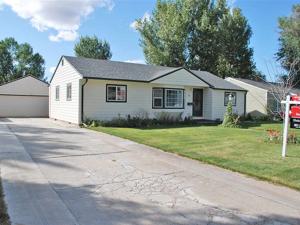 1st image of 812 S 10th St