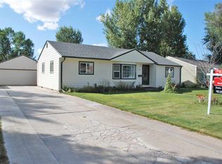 812 S 10th St, Worland, WY 82401