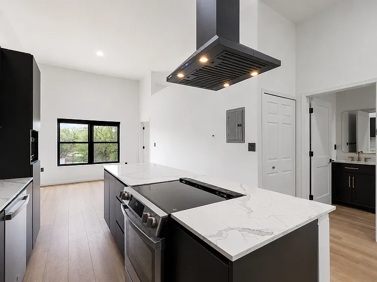 9301 Oakland Ave — Photo 20