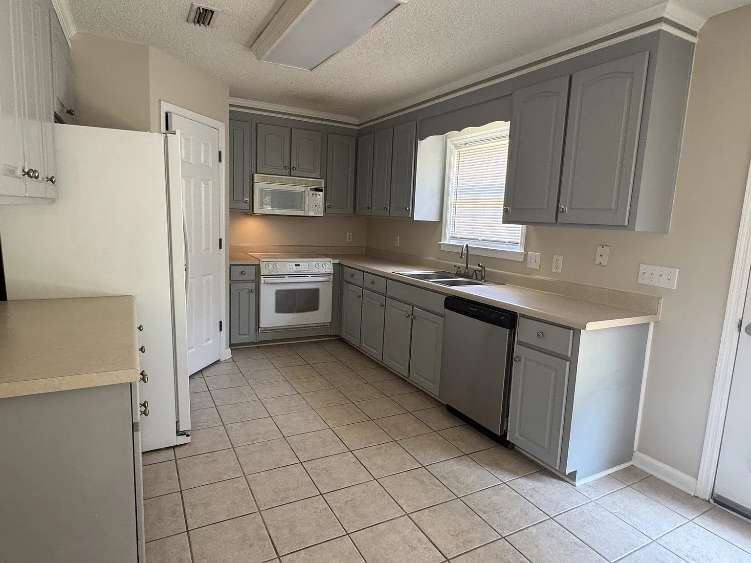 214 Eagle Bend Road - 1 — Photo 3