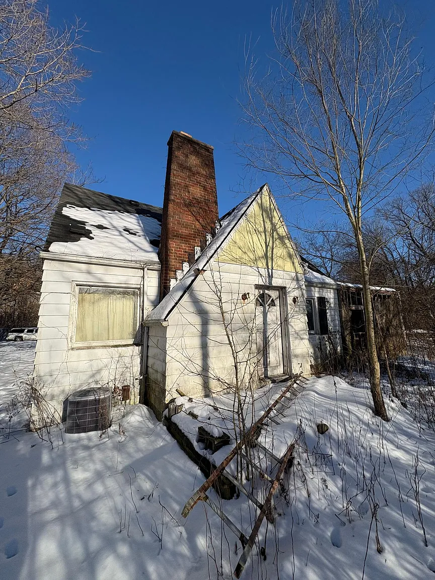 131 Narrows Rd photo 1
