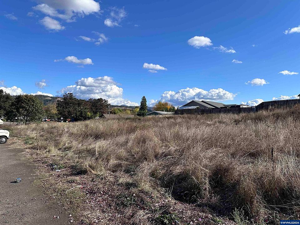 2nd image of 201 Roberts Creek Rd