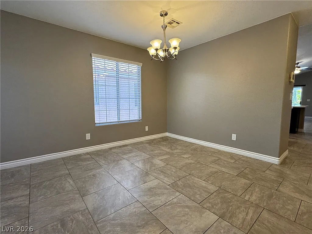 4 bed, 2.0 bath, 1865 sqft, $2,300 — Photo 4
