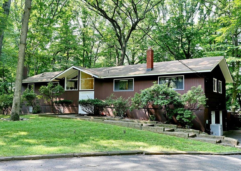 1st image of 79 Heather Hill Ln