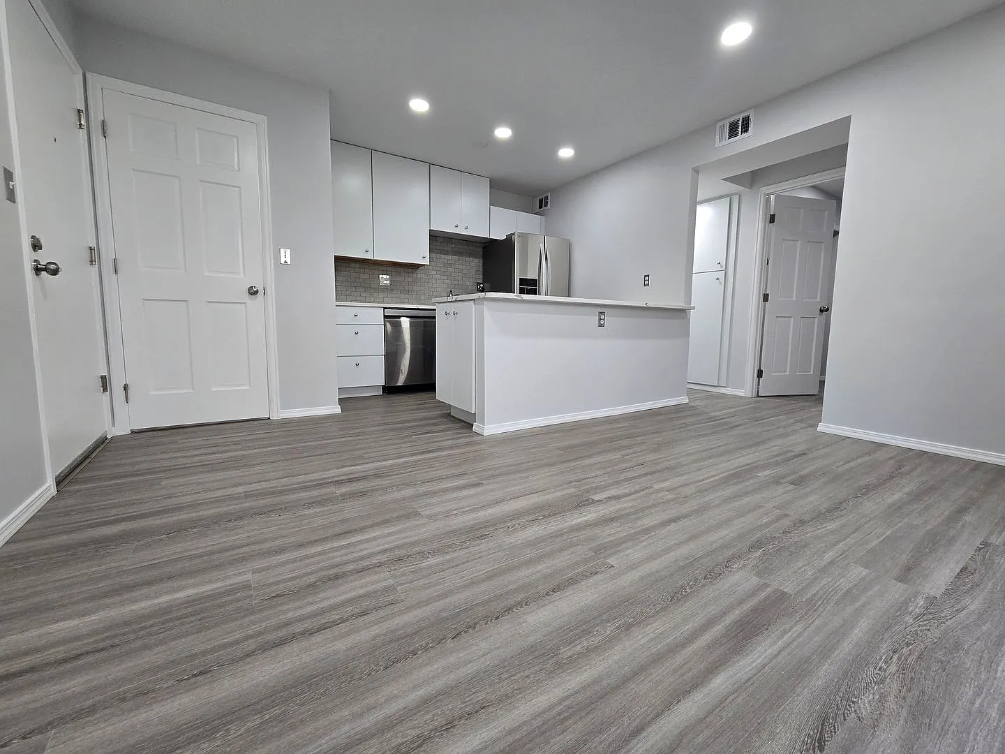 Extensively Remodeled 1 Bedroom 1 Bath Condo for Rent in Arborwood — Photo 2