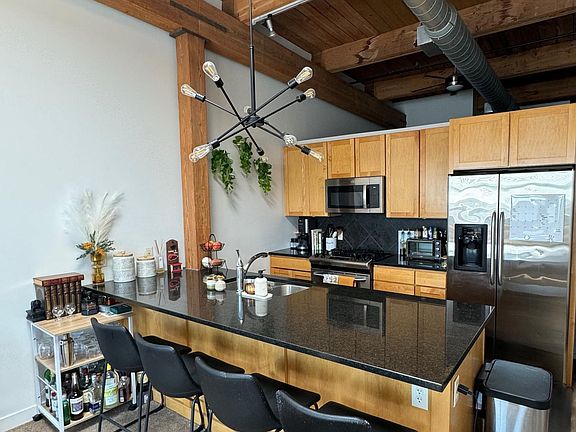 2nd image of 712 Broadway Blvd #805