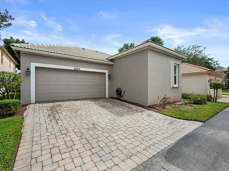 8203 Calterra Dr — Photo 14
