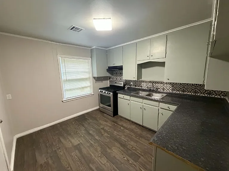 111 N Richmond Ave — Photo 5