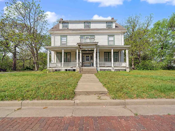130 S Front St, Salina, KS 67401