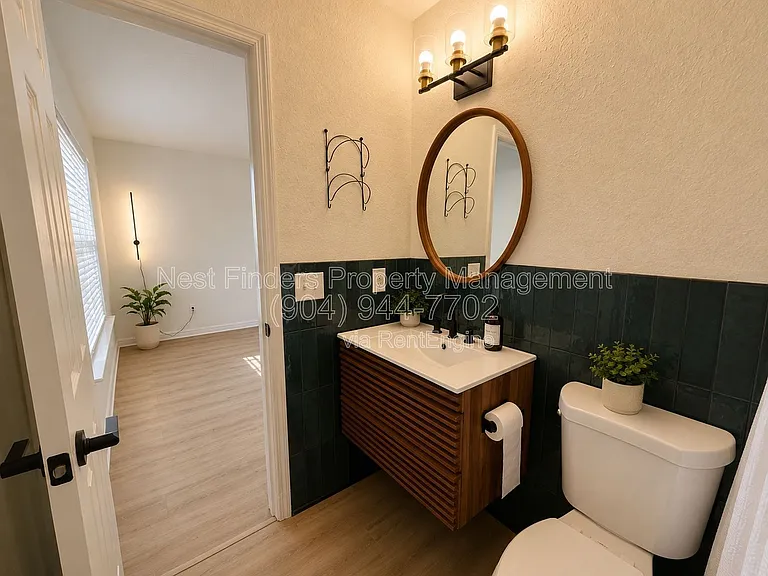 725 Alexander St — Photo 15