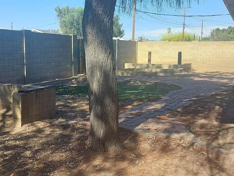 2448 W Freeway Ln — Photo 25