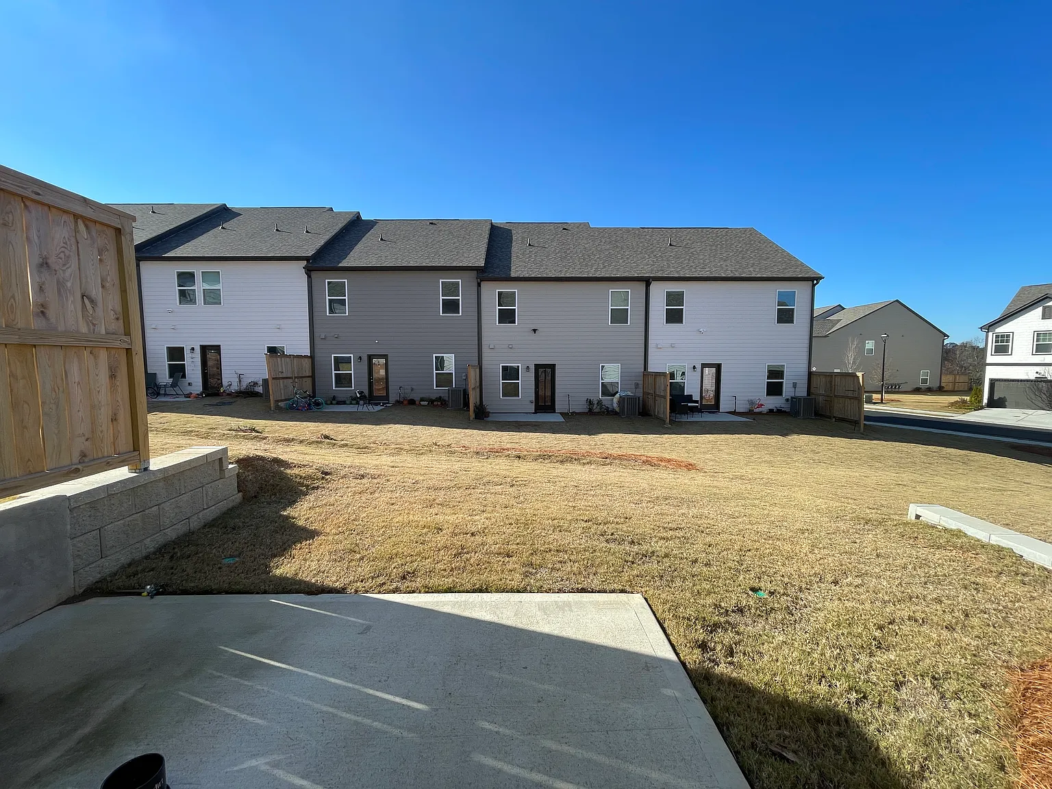 3 bed, 2.5 bath, 1800 sqft, $2,450 — Photo 2