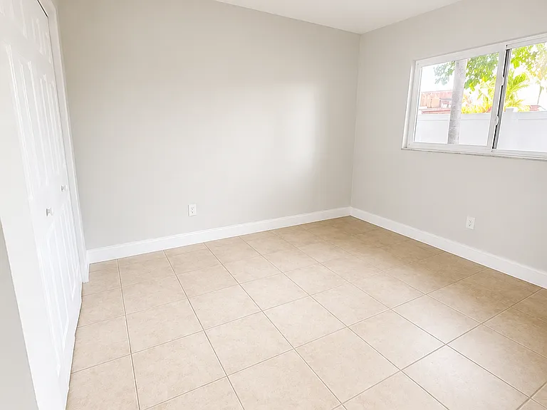 295 110th Ave #5 — Photo 7