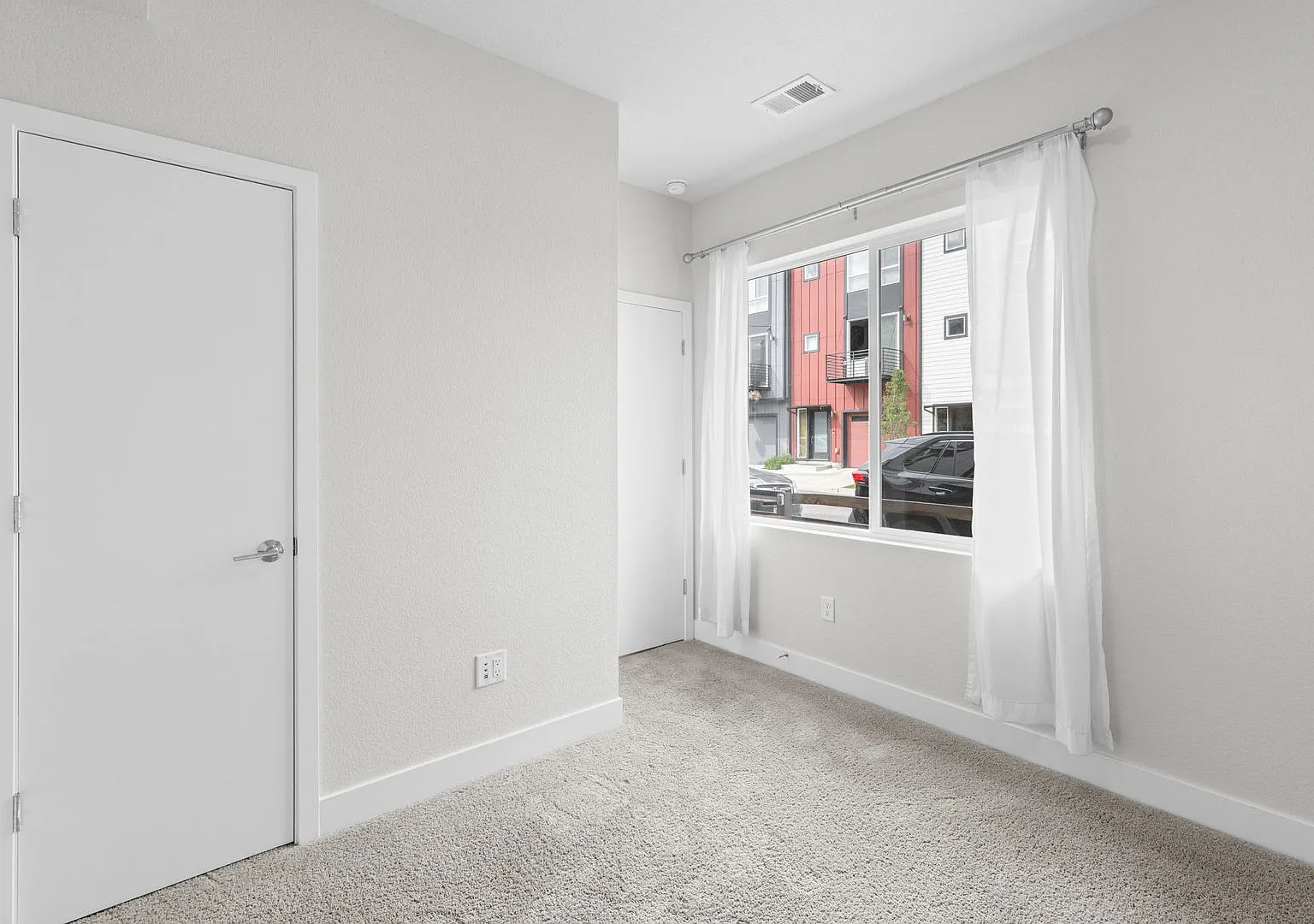 Spacious 3BD/2.5BA Home in Lakewood, CO! — Photo 3