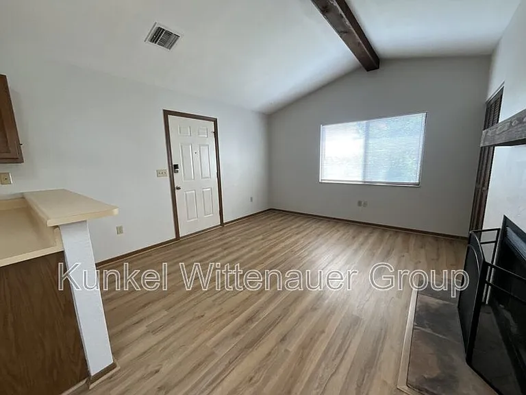 225 Eagle Rdg — Photo 3