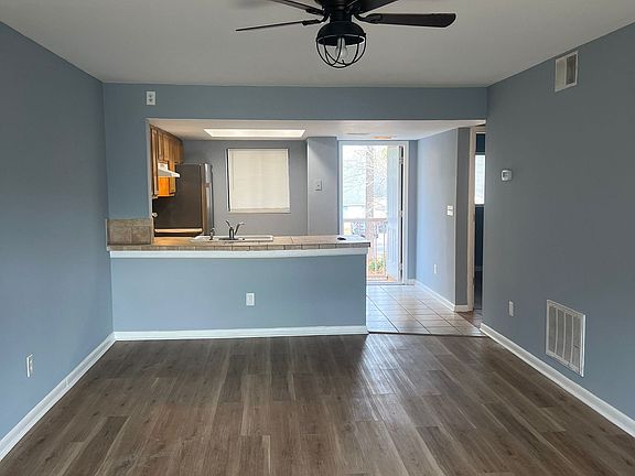 3rd image of 1301 Pridgen Rd APT 105