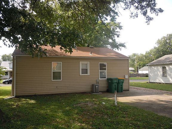 3rd image of 2820 Warren Ave