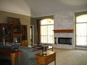 4th image of 1101 Live Oak Dr