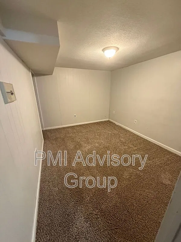 3 bed, 2.0 bath, 925 sqft, $1,275 — Photo 4