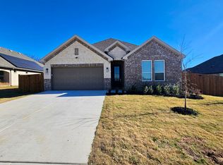 136 Rosemary Dr, Azle, TX 76020