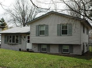 3903 Cambridge Dr, Park City, IL 60085