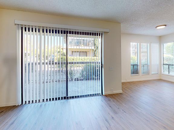 5th image of 905 Lakeside Dr #1