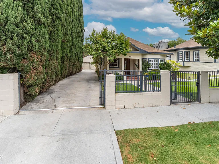 1621 Maltman Ave — Photo 1
