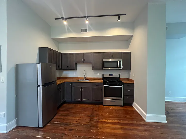 1612 Elm St #2R — Photo 10