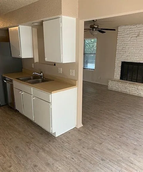 503 Cypress Ln — Photo 3