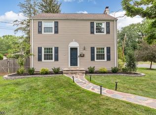100 Willoughby Rd, Fanwood, NJ 07023