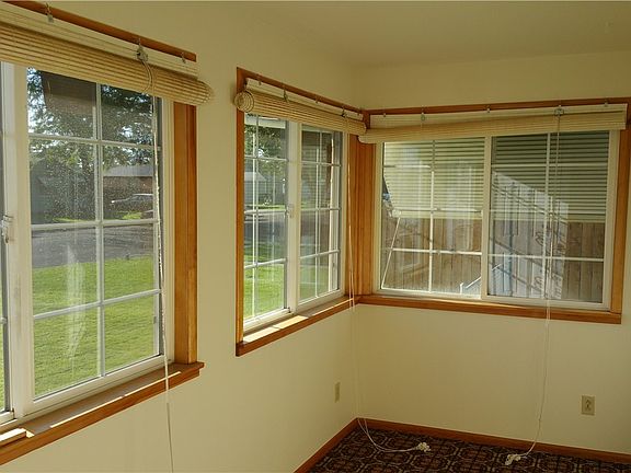 4th image of 129 G St NE