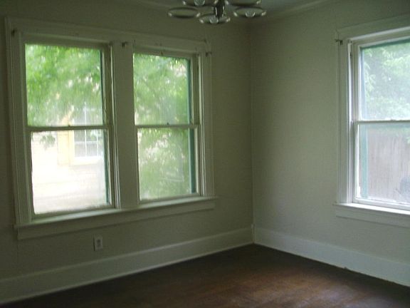 4th image of 2027 W Kings Hwy APT 1