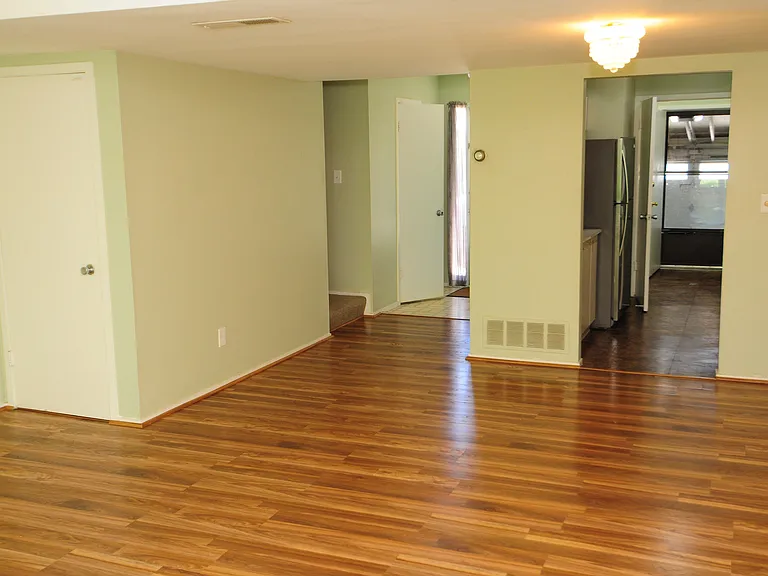 684 Peninsula Ct — Photo 11