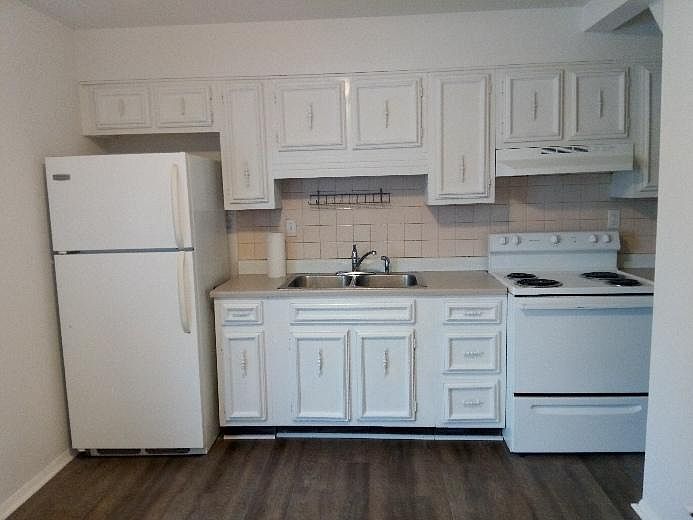 1st image of 102 Bierce Ave