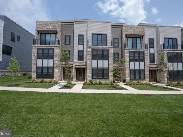 345 Horseshoe Trl, Newtown Square, PA 19073