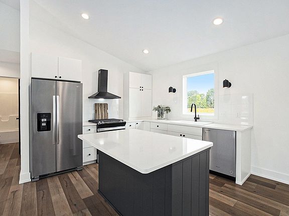 5th image of 5263 Margot Ln