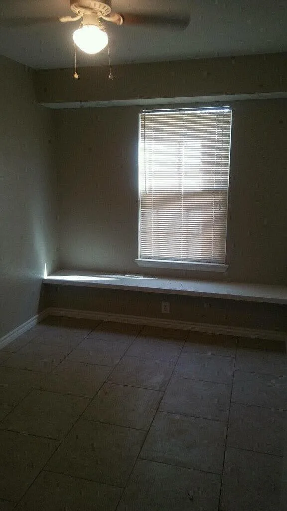 3 bed, 815 sqft, $1,420 — Photo 3