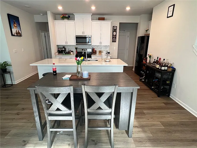 242 Wells Cir — Photo 6