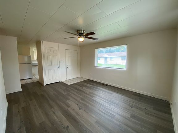 3rd image of 605 Cambridge Dr