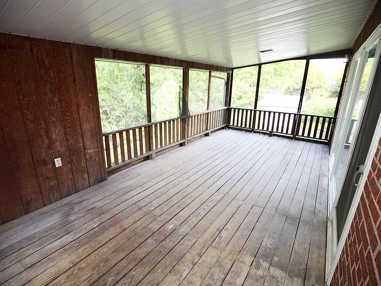 1213 1/2 Monongahela Blvd #2 — Photo 10