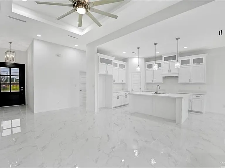 3121 E Kennedy Ave — Photo 4