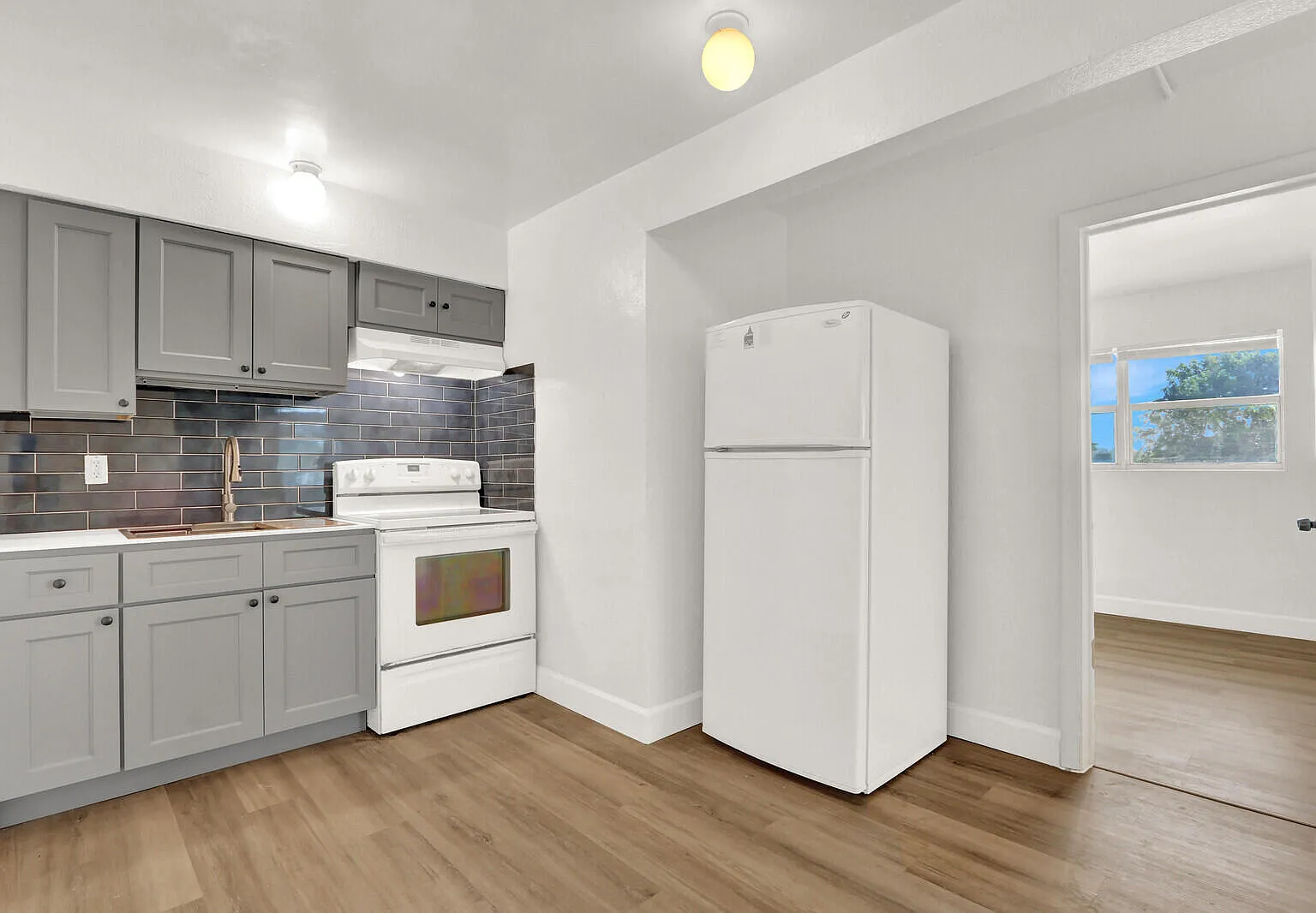 2701 Avenue E — Photo 4