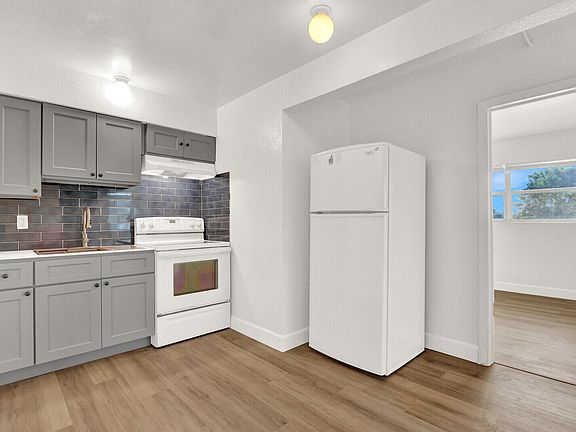 4th image of 2701 Avenue E