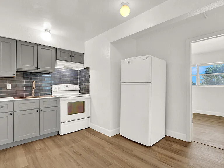 2701 Avenue E — Photo 4