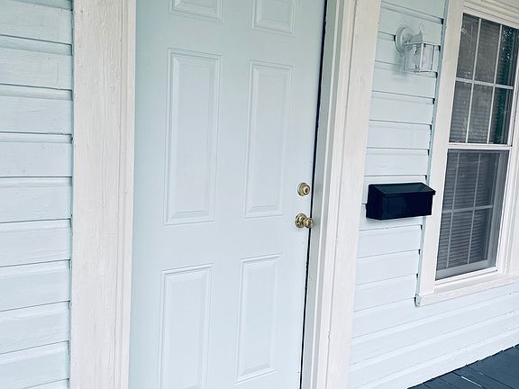 5th image of 303 Lucky St